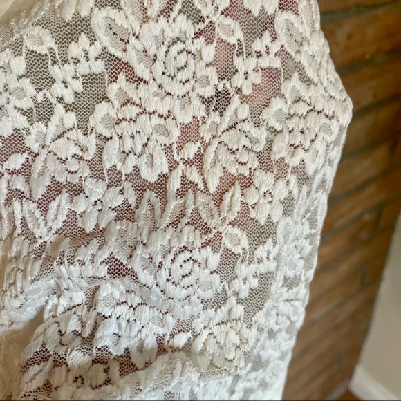 White lace front button down - Picture 3 of 8